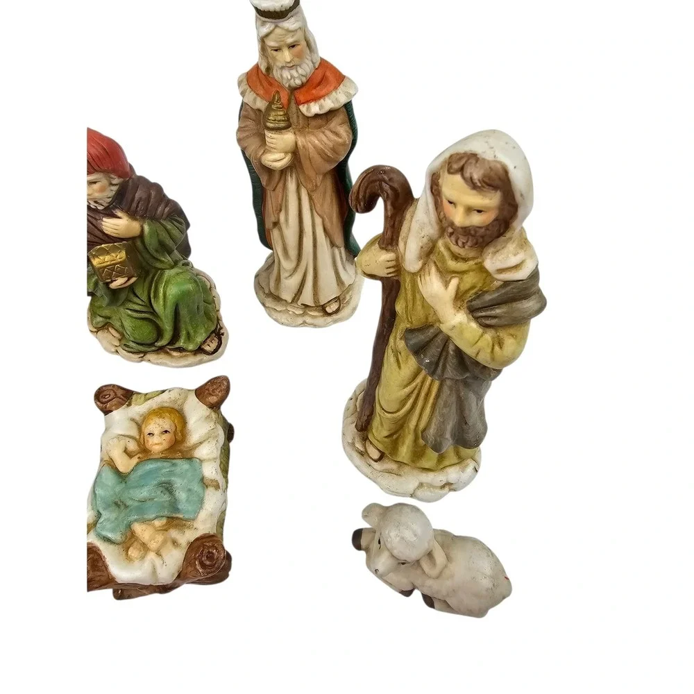 Vintage Porcelain‎ Nativity Set 8 Piece Christmas Holiday Decoration